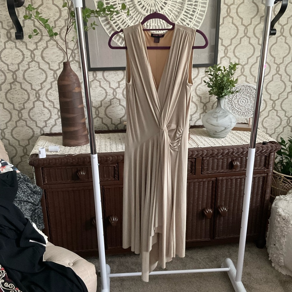 Beige shapefix dress SZ M